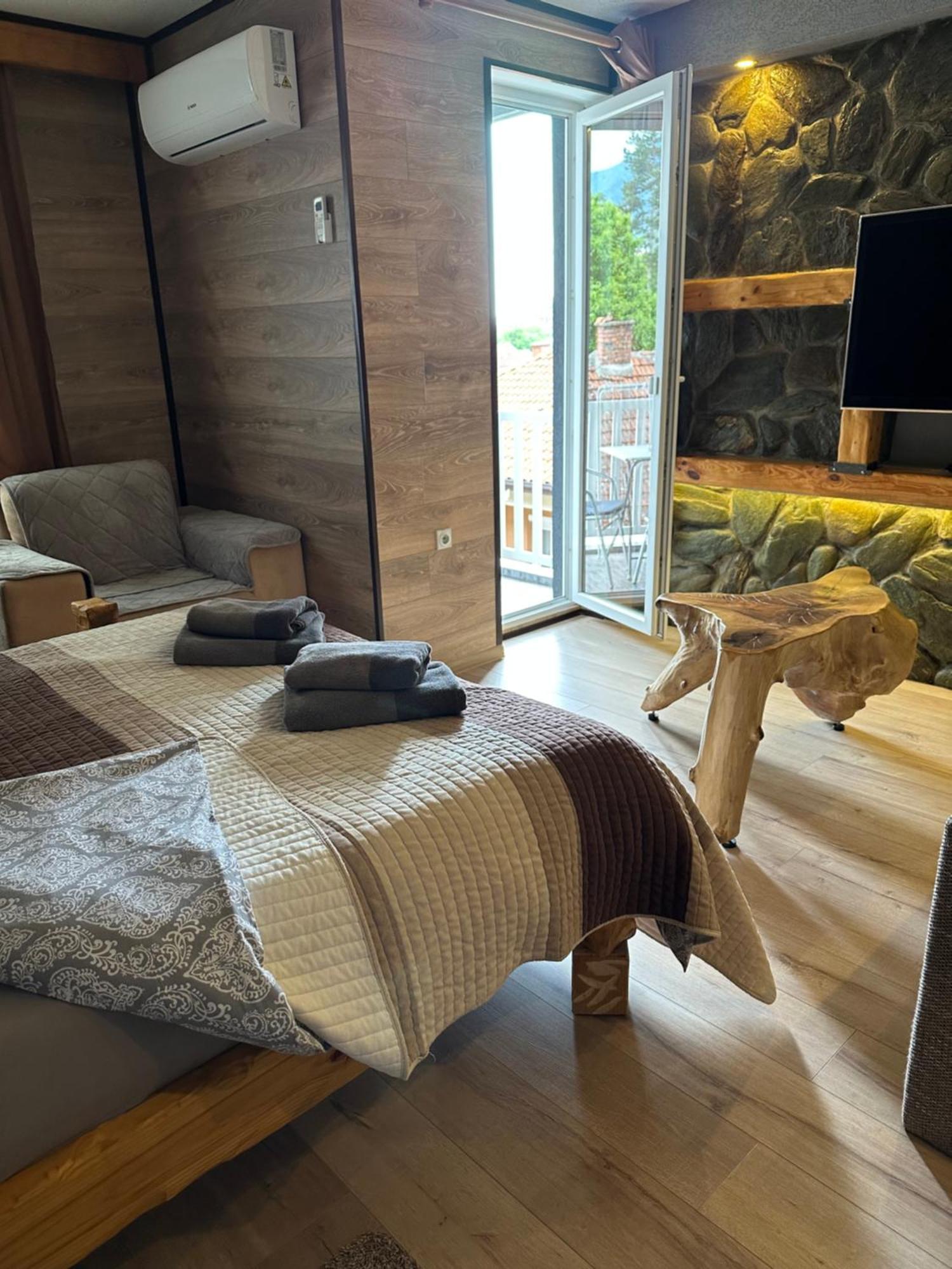 Apartments Park 2016 Surdulica ภายนอก รูปภาพ